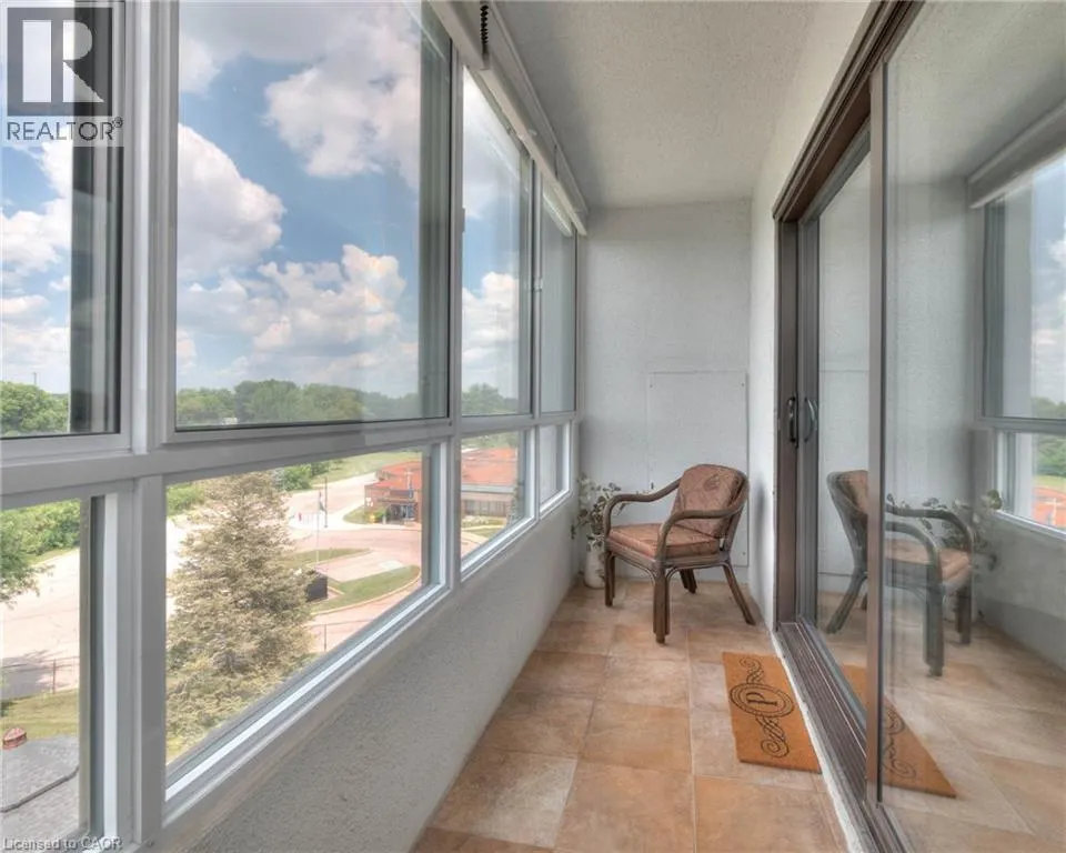 250 GLENRIDGE Drive Unit# 606, #606