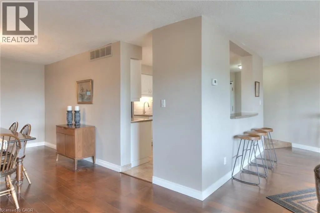 250 GLENRIDGE Drive Unit# 606, #606