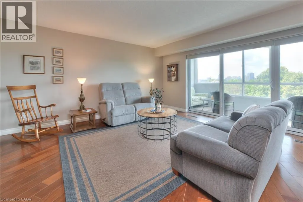 250 GLENRIDGE Drive Unit# 606, #606