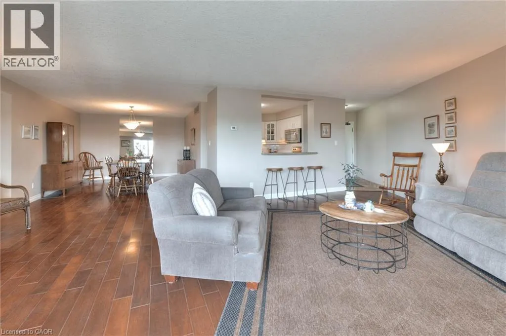 250 GLENRIDGE Drive Unit# 606, #606