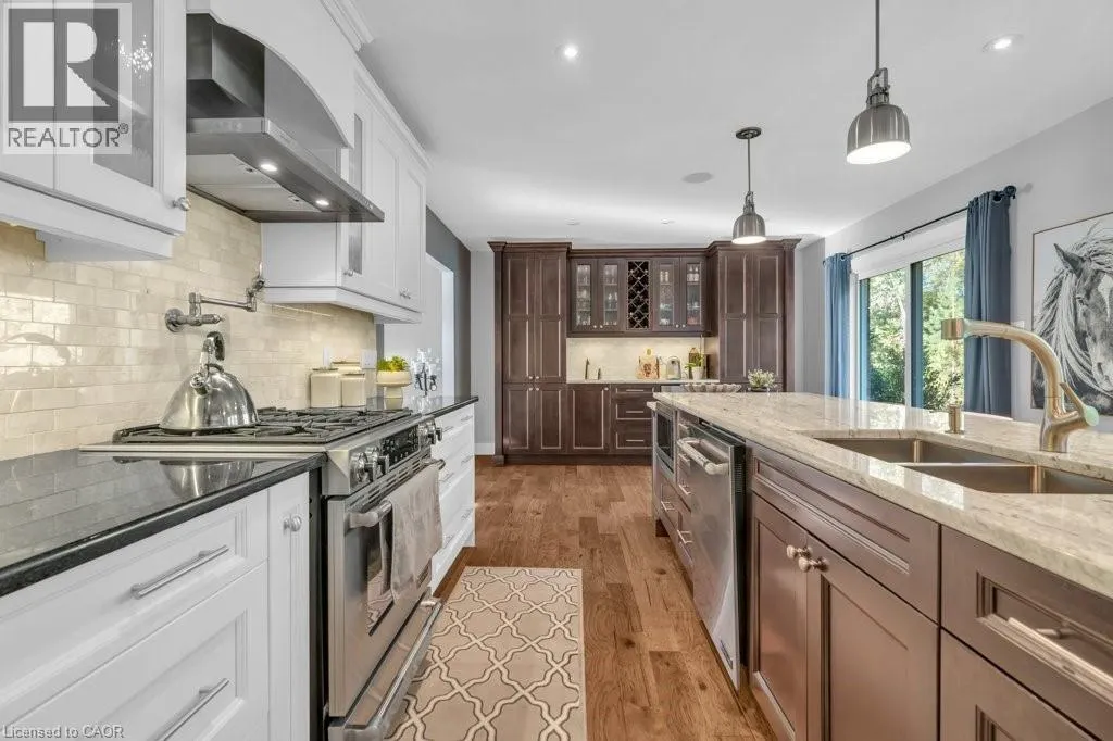 22 ROEHAMPTON Court