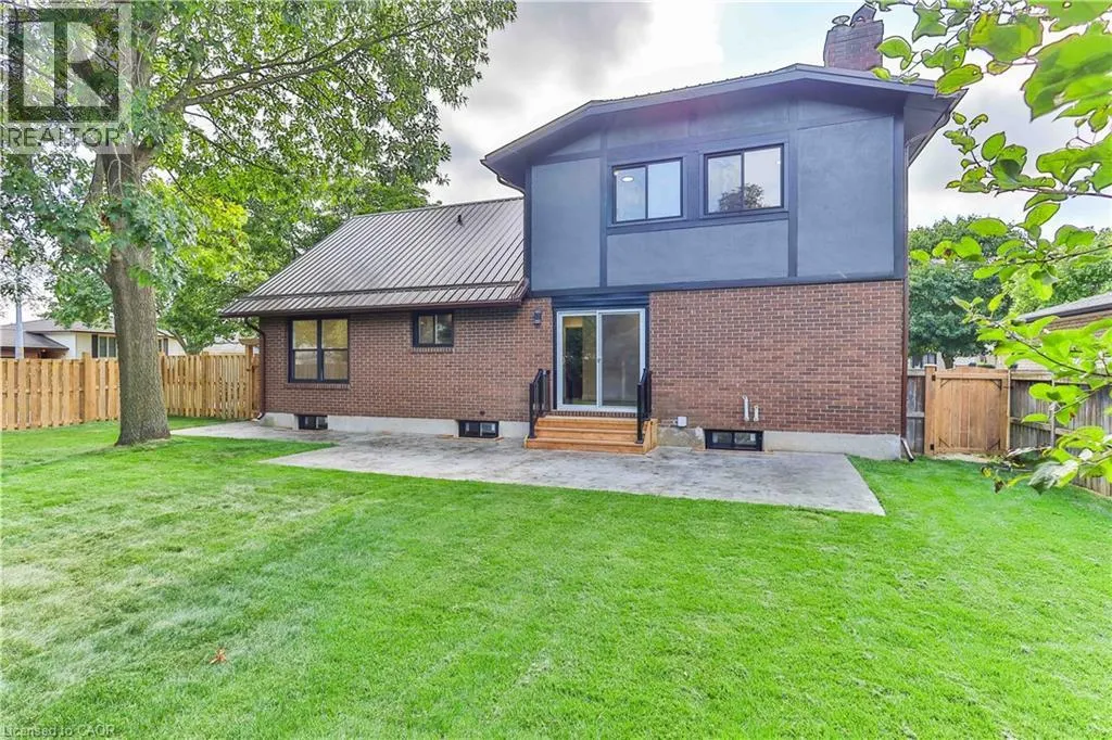 22 ATWOOD Crescent