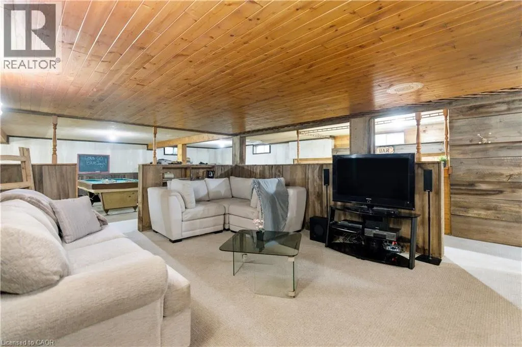 1043 SAFARI Road