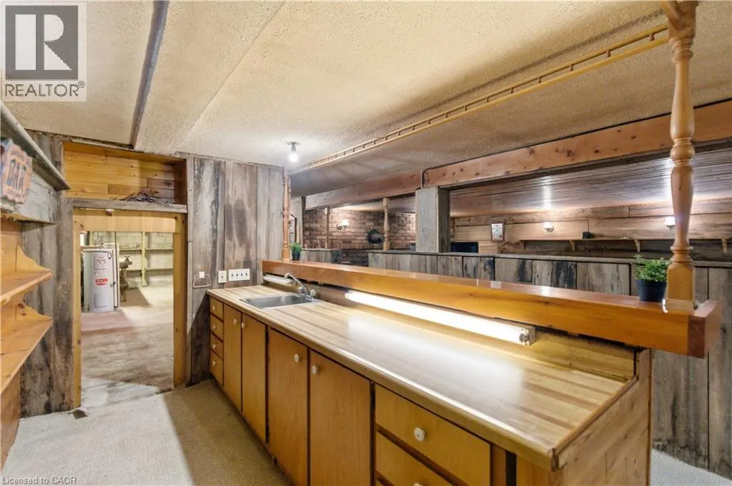 1043 SAFARI Road