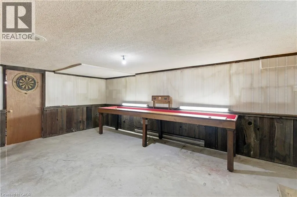 1043 SAFARI Road
