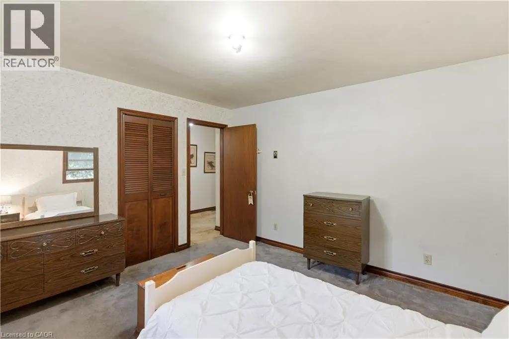 1043 SAFARI Road