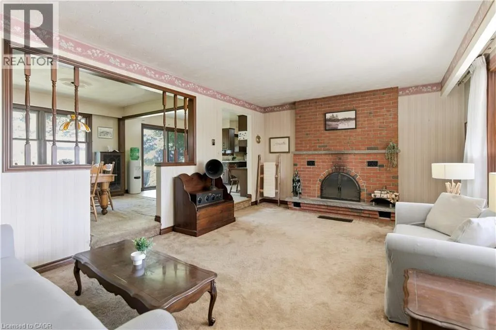 1043 SAFARI Road