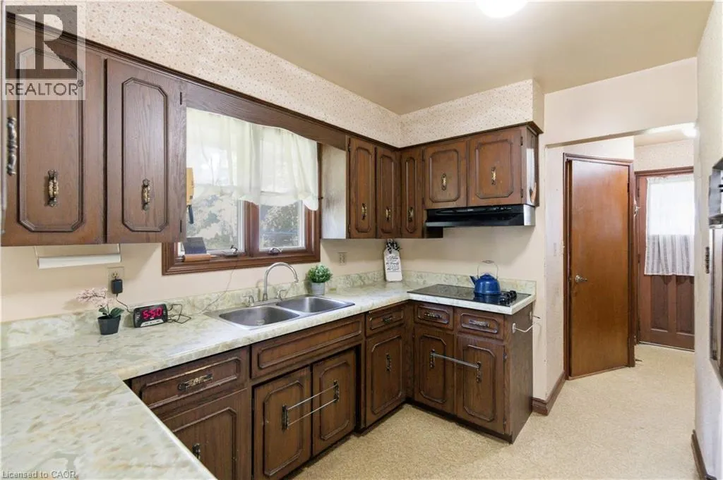 1043 SAFARI Road