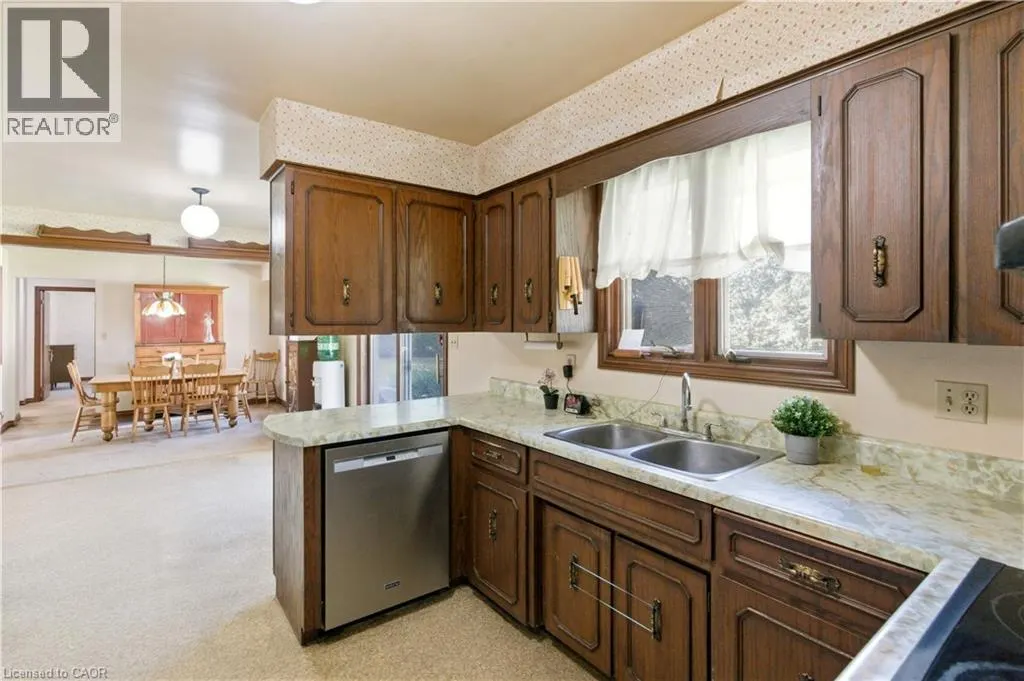 1043 SAFARI Road