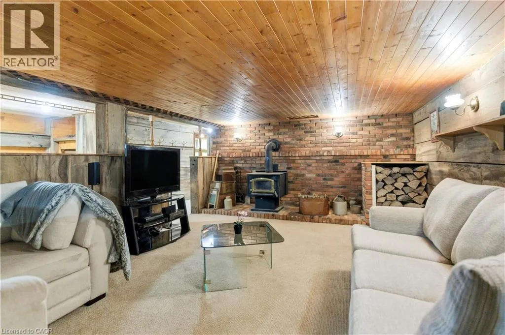 1043 SAFARI Road