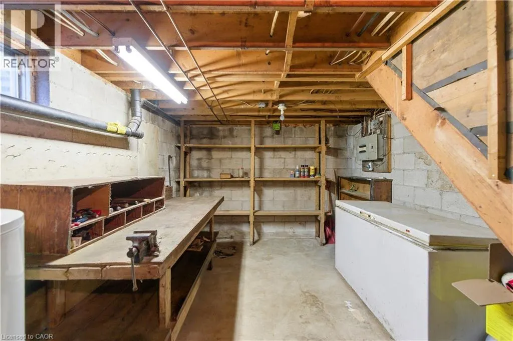 1043 SAFARI Road
