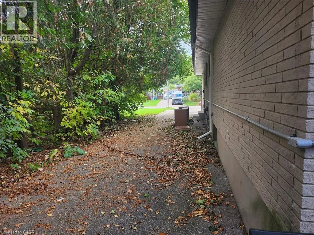 197B CEDARVALE Crescent Unit# Lower, #Lower