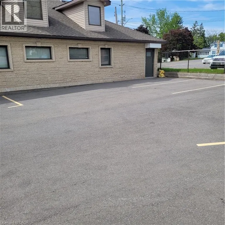 382 QUEEN Street W Unit# Lower Studio