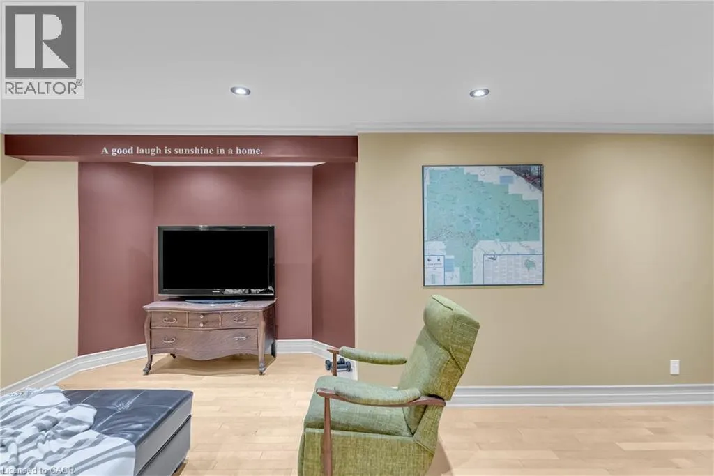 214 DARTMOOR Crescent