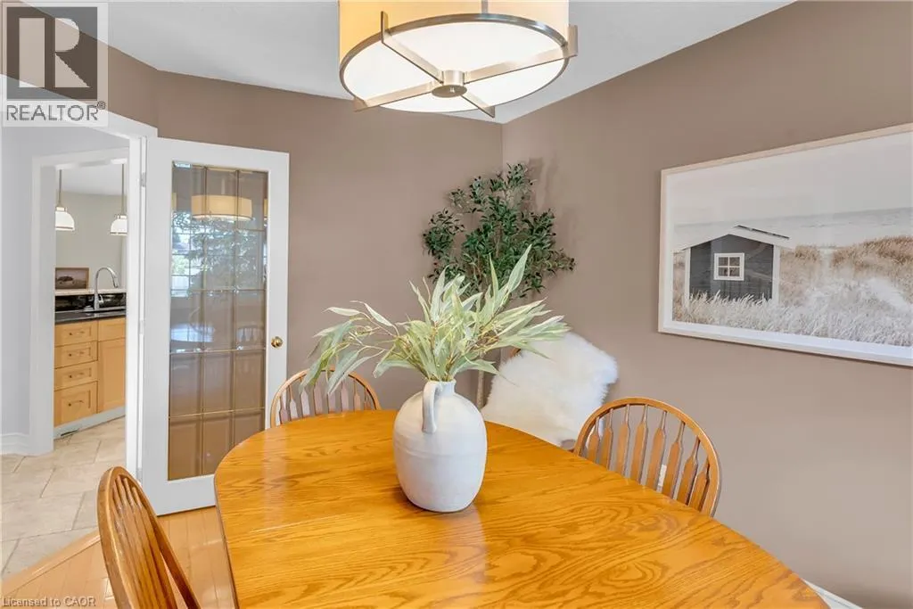 214 DARTMOOR Crescent