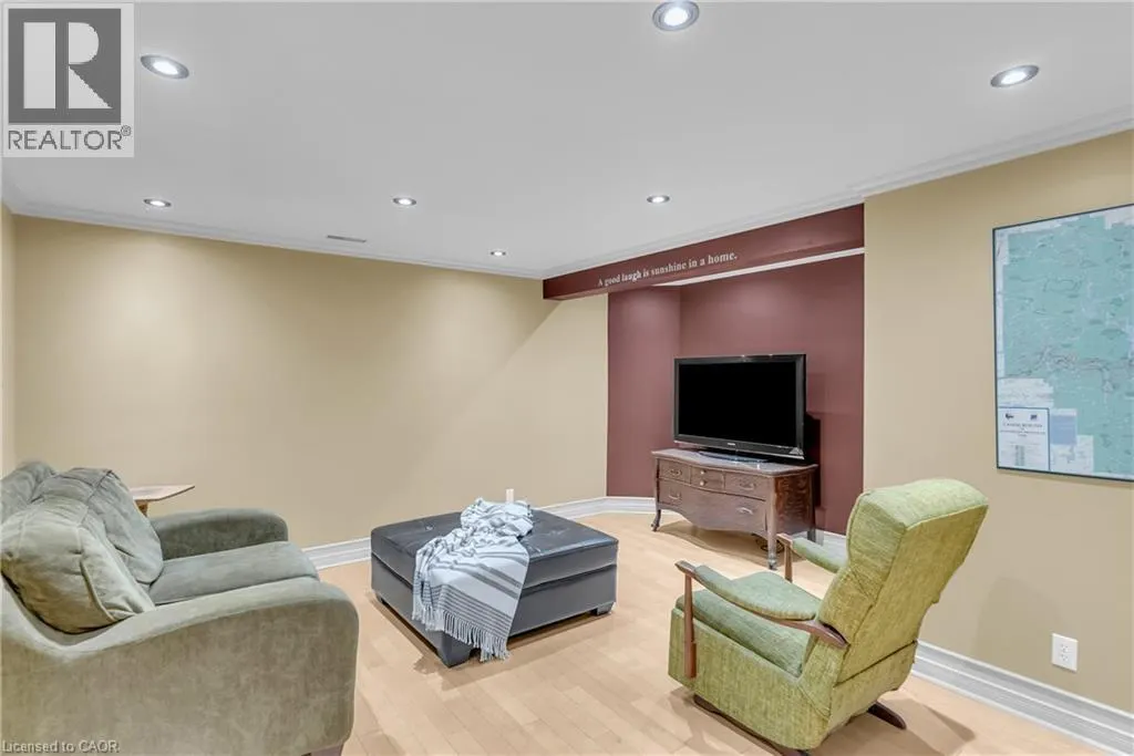214 DARTMOOR Crescent
