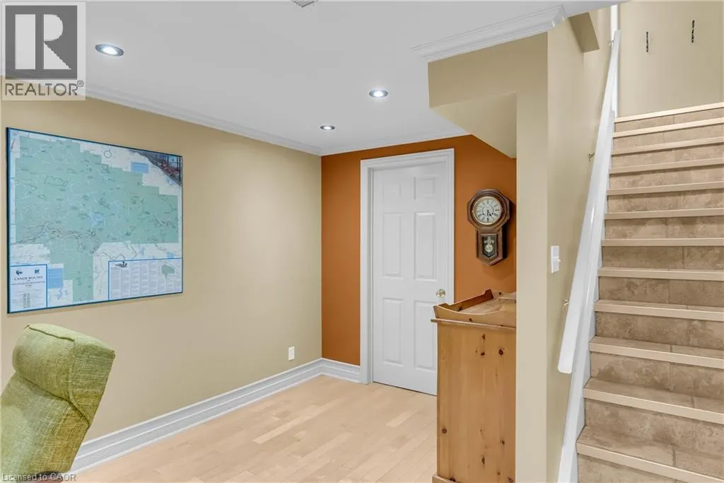 214 DARTMOOR Crescent