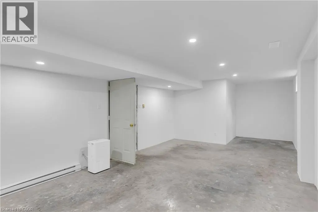 214 DARTMOOR Crescent