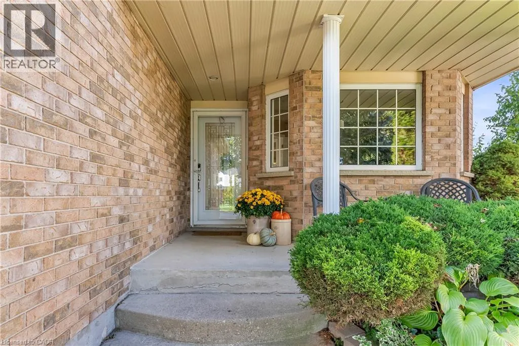 214 DARTMOOR Crescent
