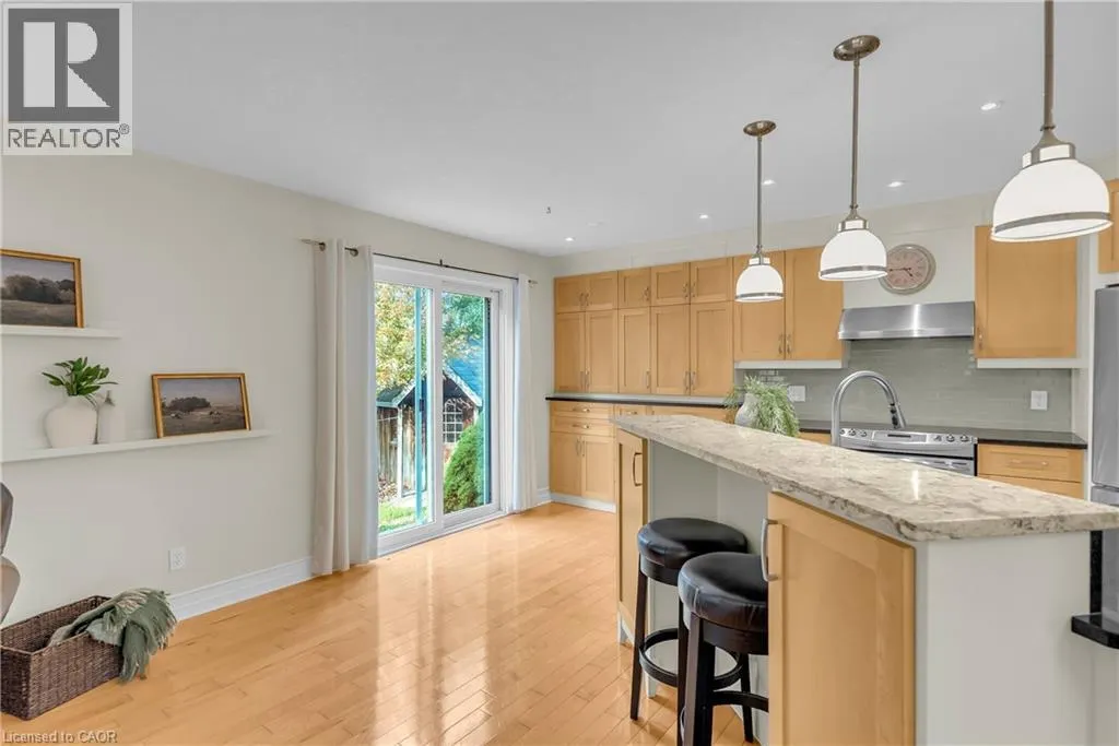 214 DARTMOOR Crescent