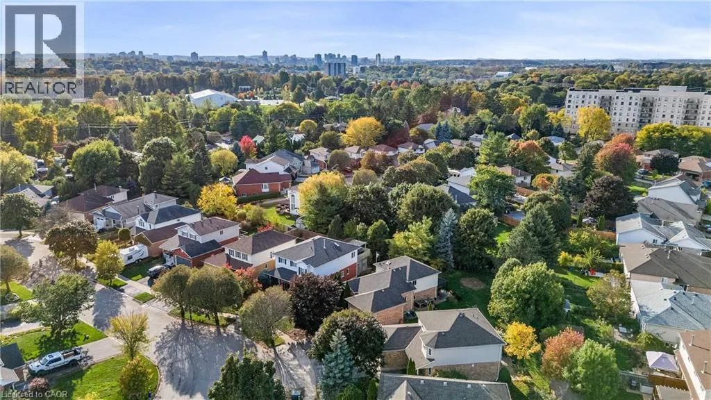 214 DARTMOOR Crescent