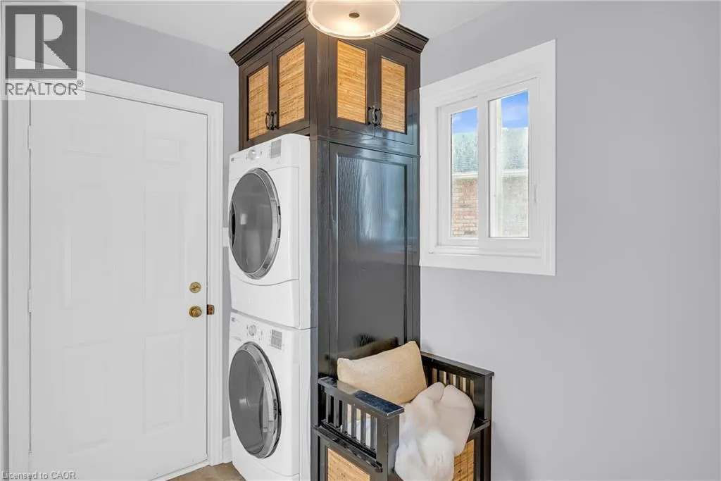 214 DARTMOOR Crescent