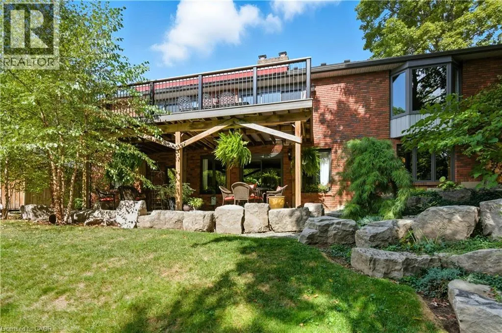 9 MAYS Crescent