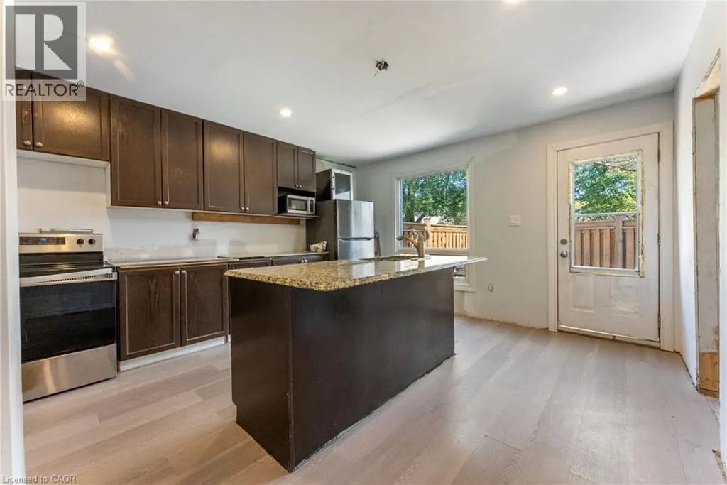 2700 BARTON Street E Unit# 7, #7