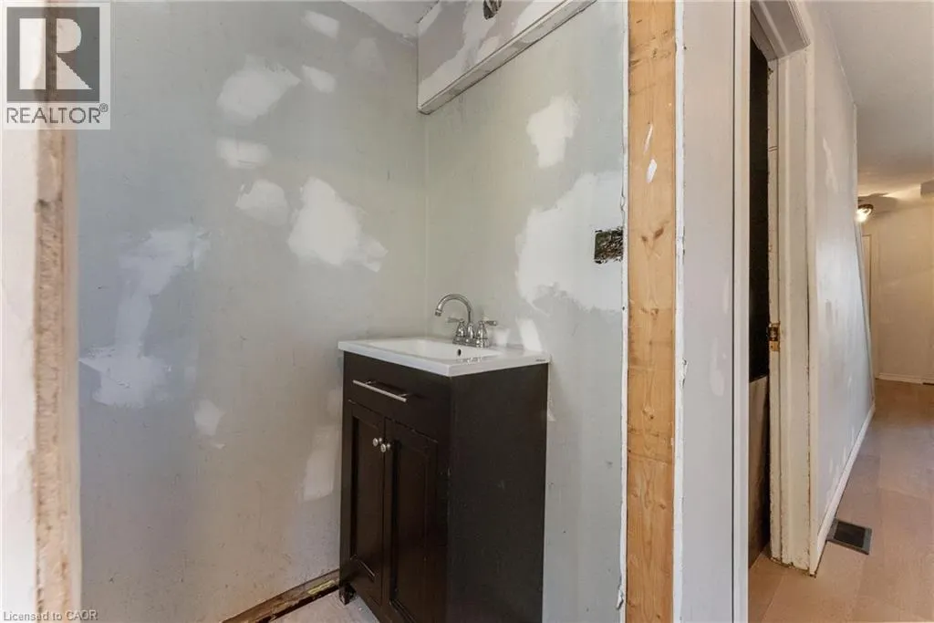 2700 BARTON Street E Unit# 7, #7