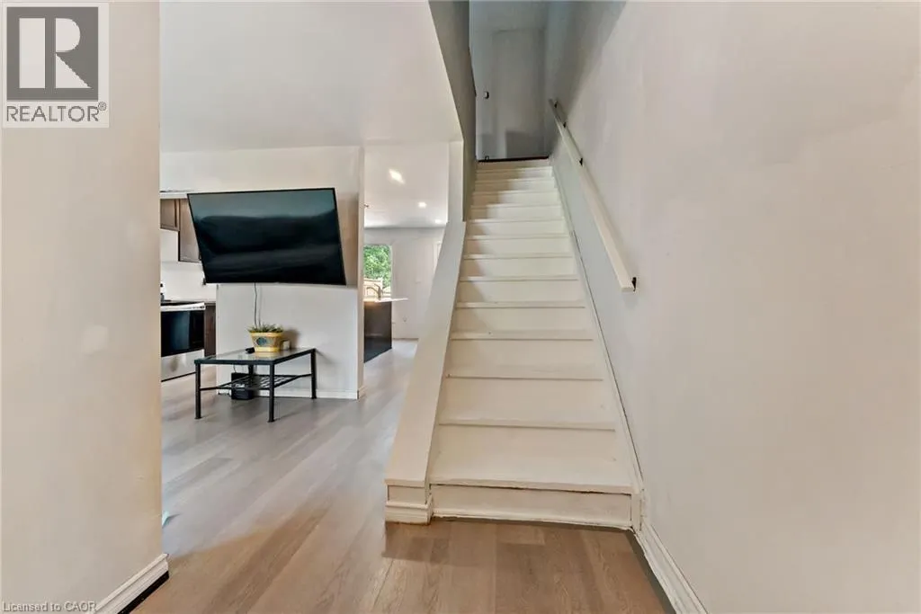 2700 BARTON Street E Unit# 7, #7