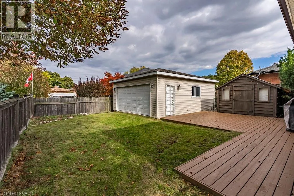 105 MCELROY Road E