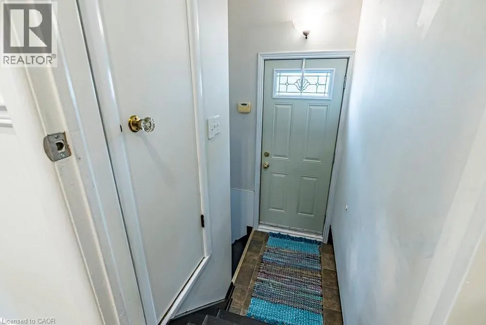 105 MCELROY Road E