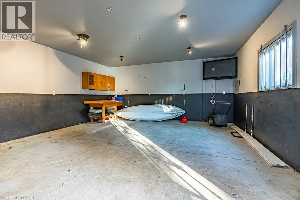 105 MCELROY Road E