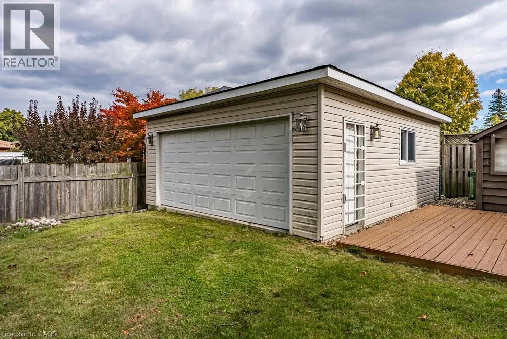 105 MCELROY Road E