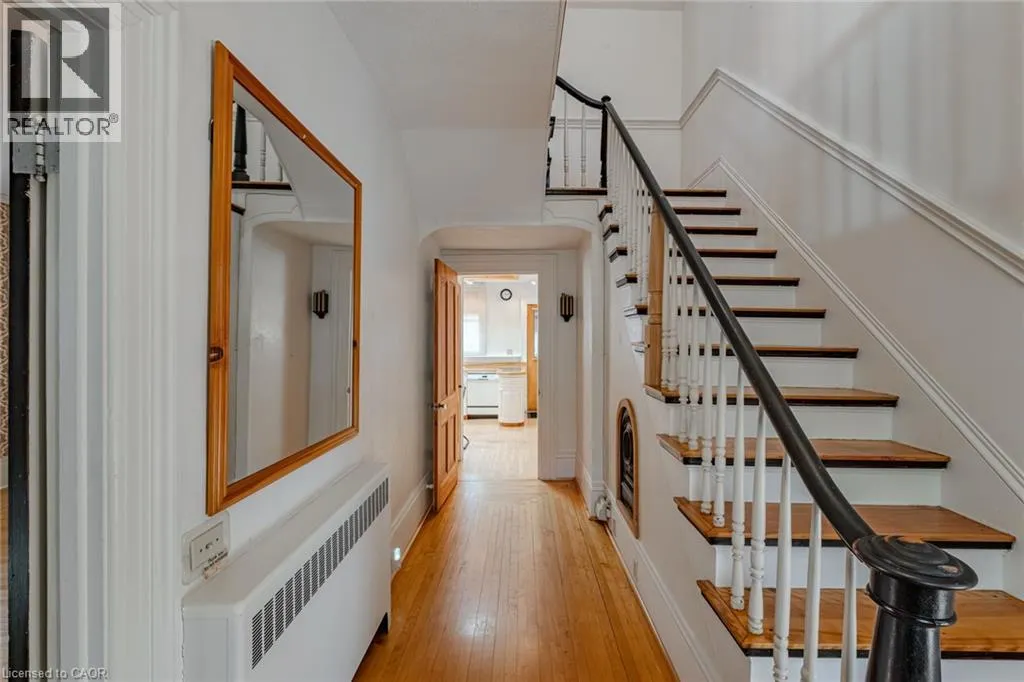181 TALBOT Street S