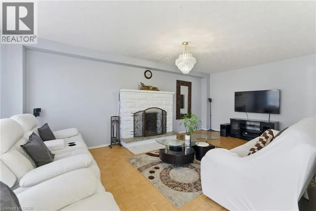2 MORNINGSTAR Court