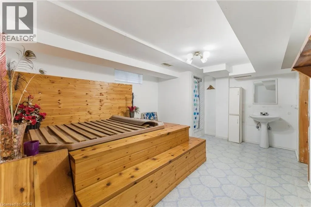 2 MORNINGSTAR Court