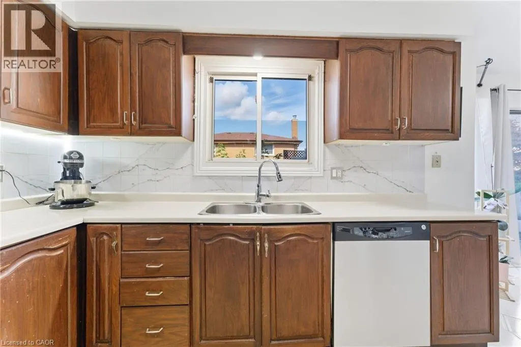 2 MORNINGSTAR Court