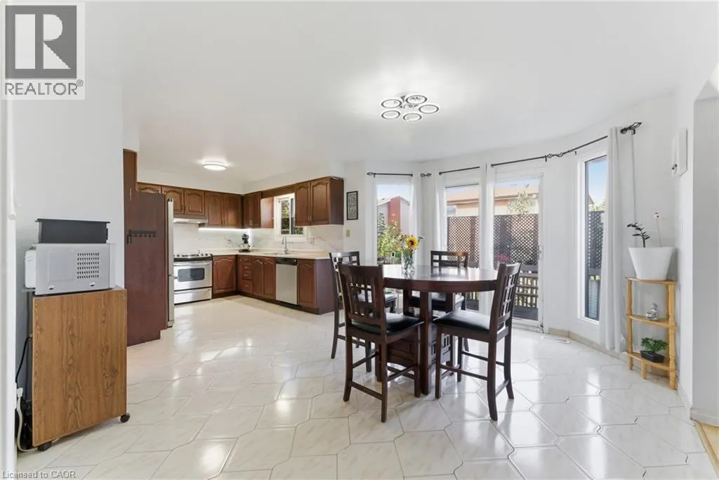 2 MORNINGSTAR Court