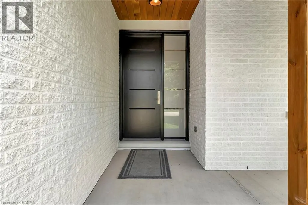 128 LISGAR Avenue