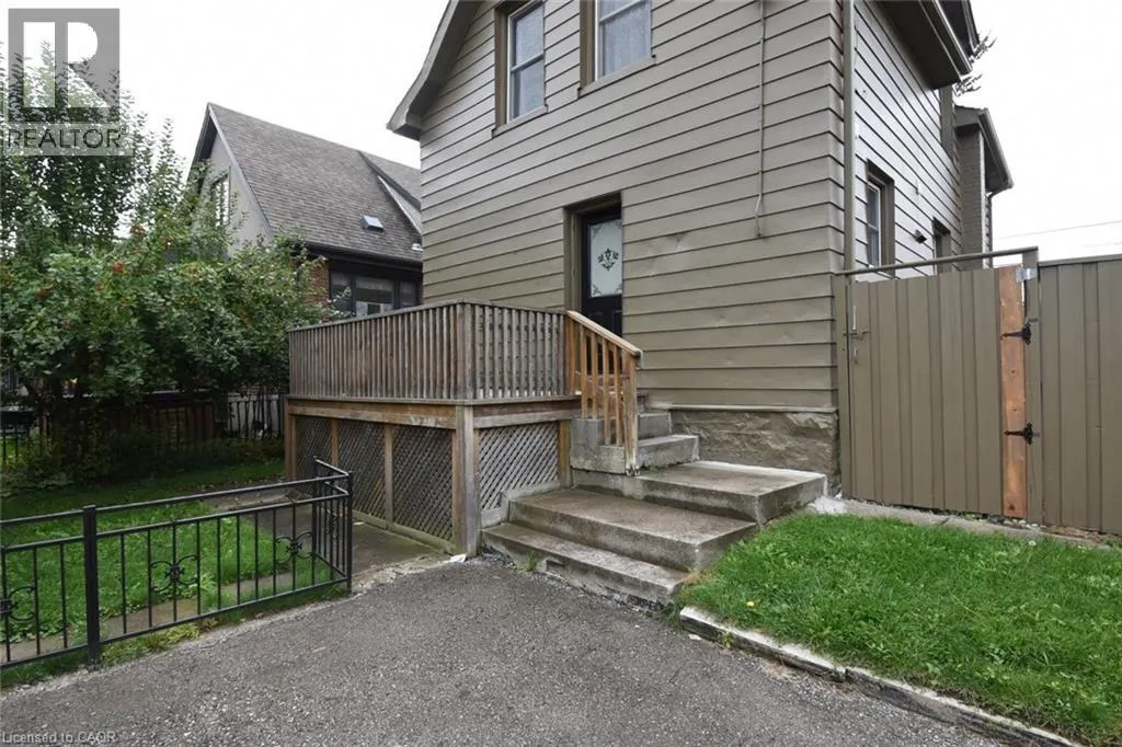 133 FENNELL Avenue E