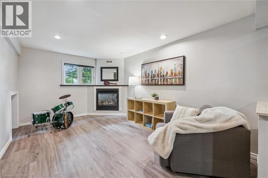 372 IMPERIAL Road S