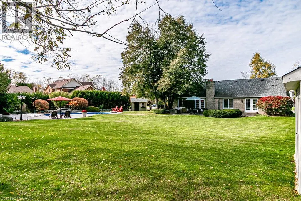 20 MEANDER Close