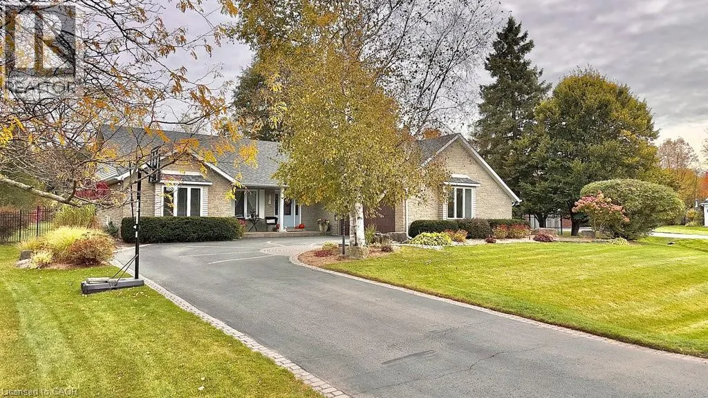 20 MEANDER Close