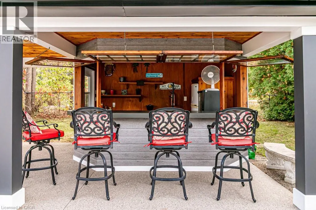 20 MEANDER Close