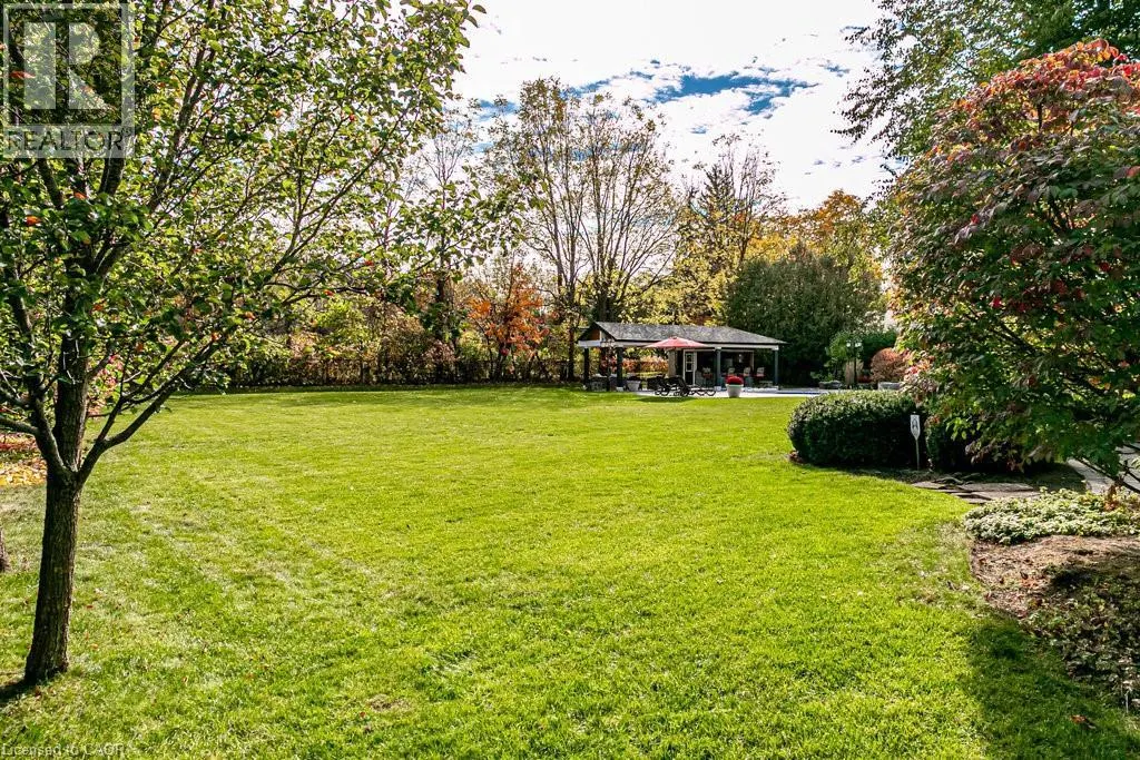 20 MEANDER Close