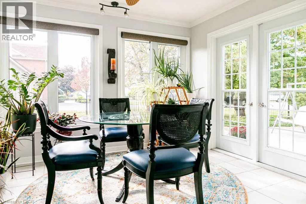 20 MEANDER Close