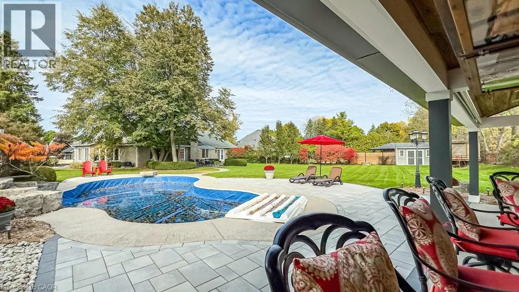 20 MEANDER Close