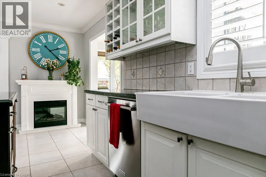 20 MEANDER Close