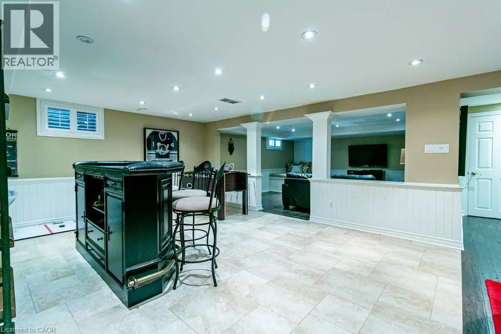 20 MEANDER Close